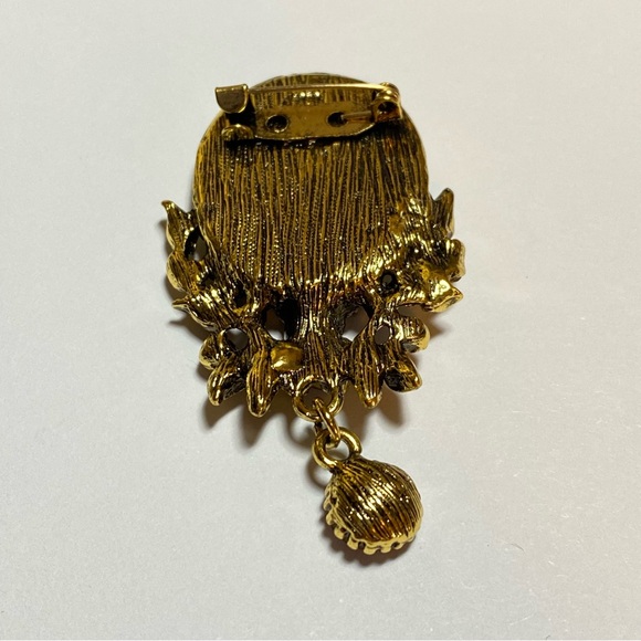 Cameo Brooch Pin - Picture 3 of 3